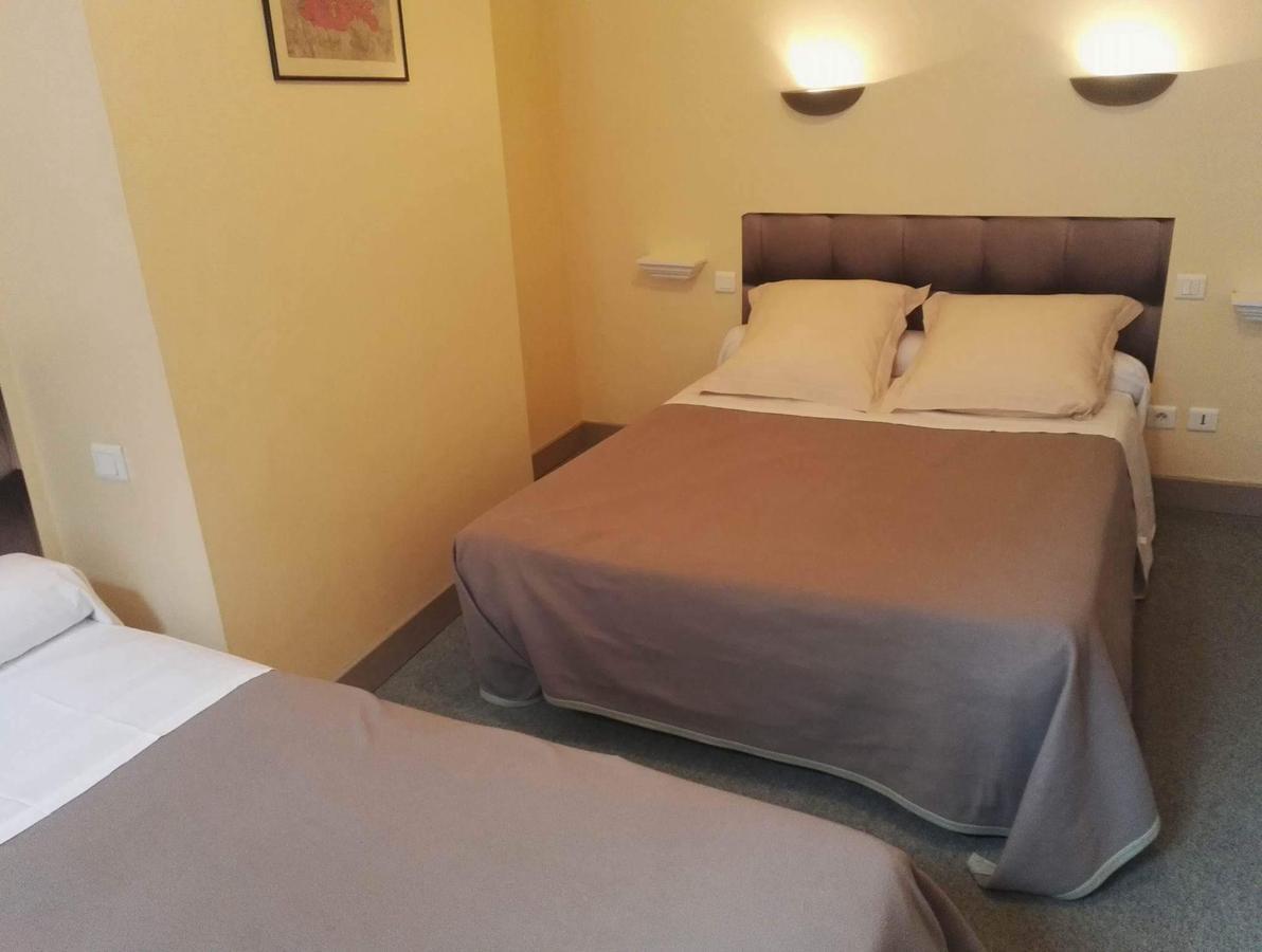 Hotel Du Square Riom Esterno foto